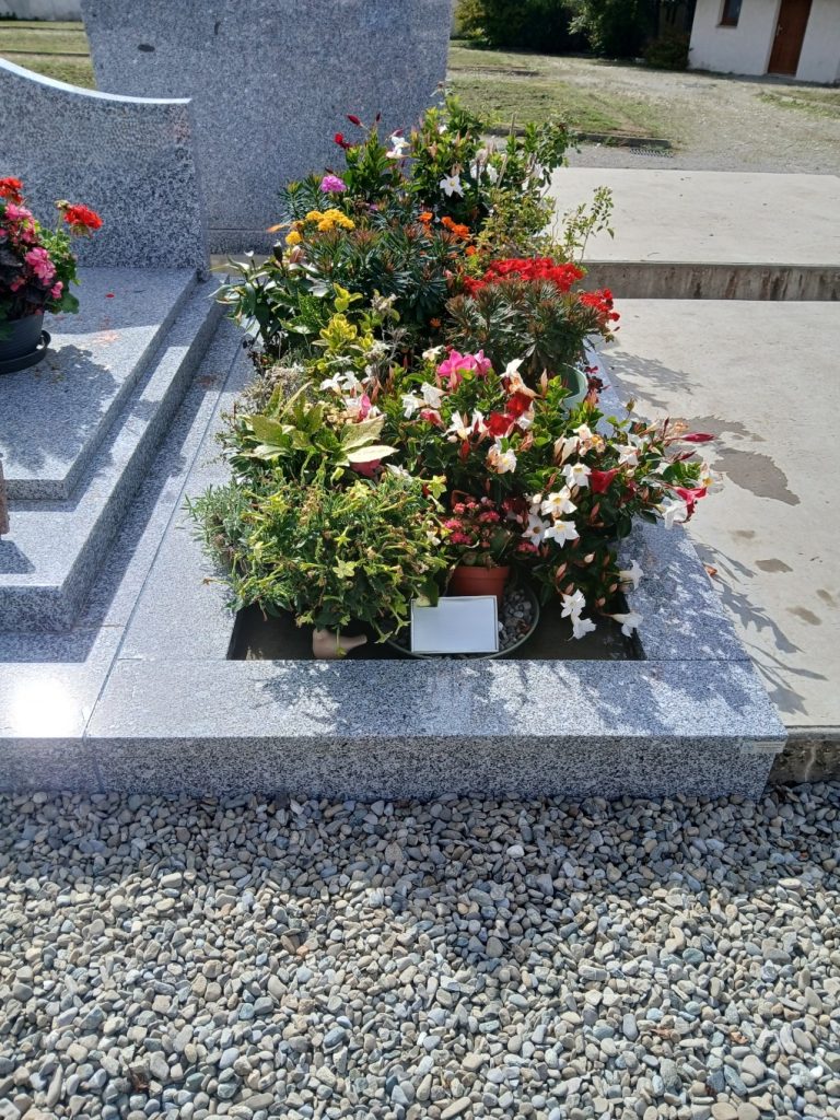 Fleurissement de tombe